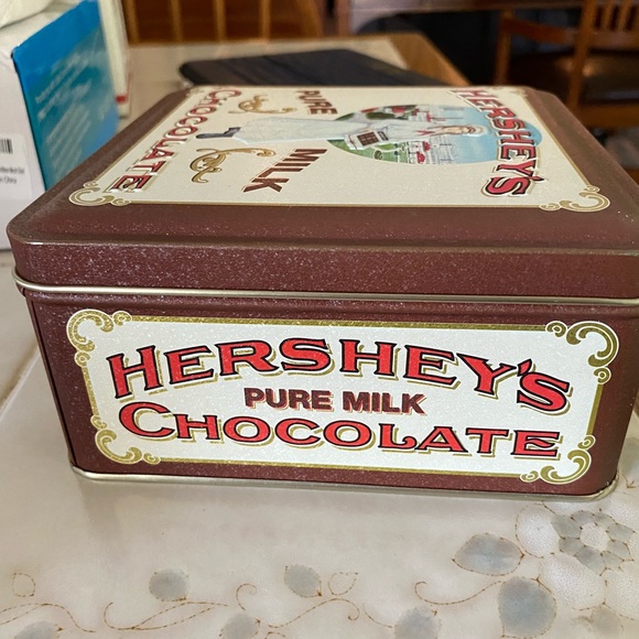 Rare vintage Hershey’s pure milk chocolate vintage edition number 2 1992 tin - Picture 5 of 7